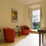 Poppy House Rom
